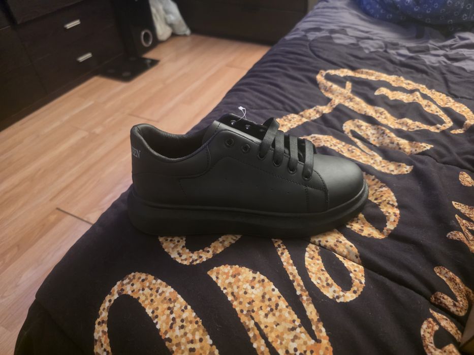 Vende se tennis alexander mcqueen