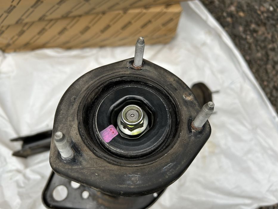 Амортизатори, стійки Lexus/Toyota