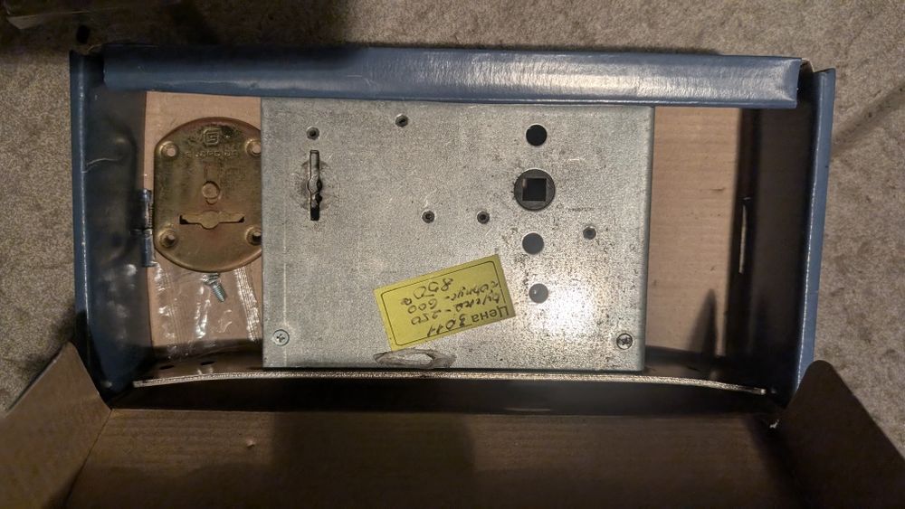 Замок врезной сувальдный Гардиан 30.11 + 30 ключей