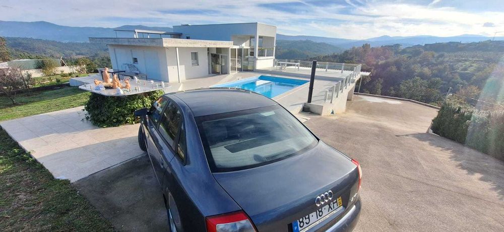 Vendo Audi A4 em 1.ª mão, quase como novo...