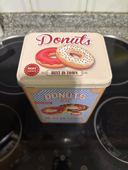 Lata     Donuts