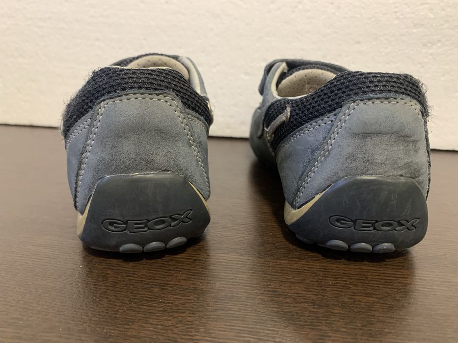 Sapatos Mocassins azuis com velcro geox 29