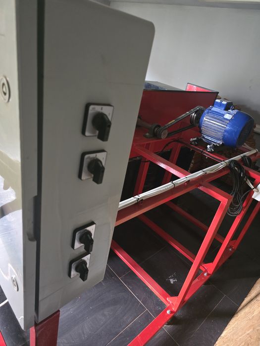 Piła do cegły z taśmociągiem