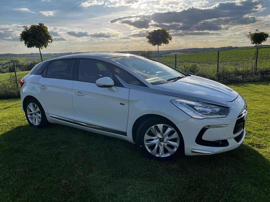 Citroen DS 5.  HYBRID 4 x 4
