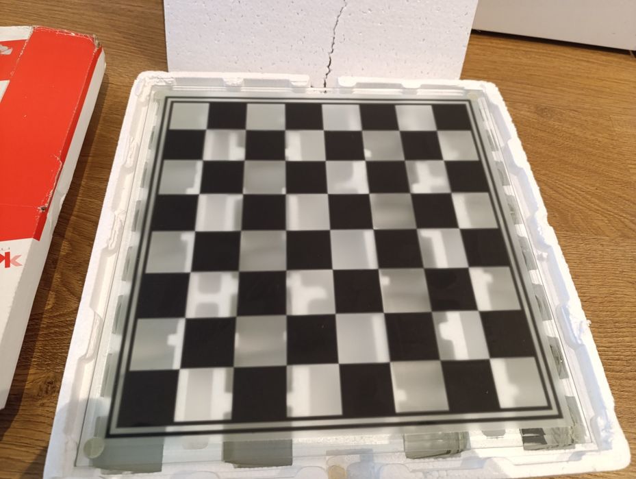 Jogo de xadrez com copos de shot