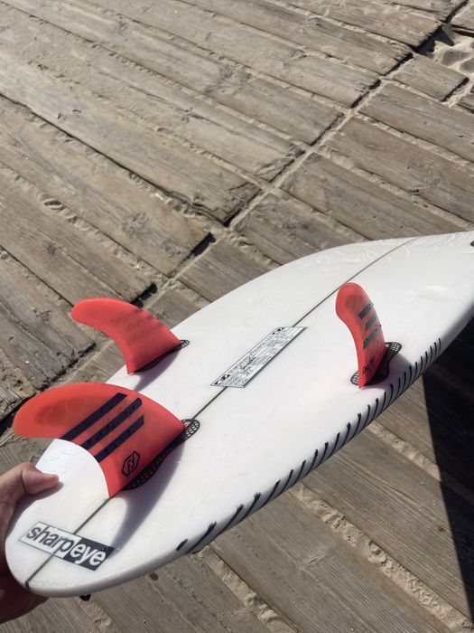 Prancha de surf sharpeye 5'8 com quilhas