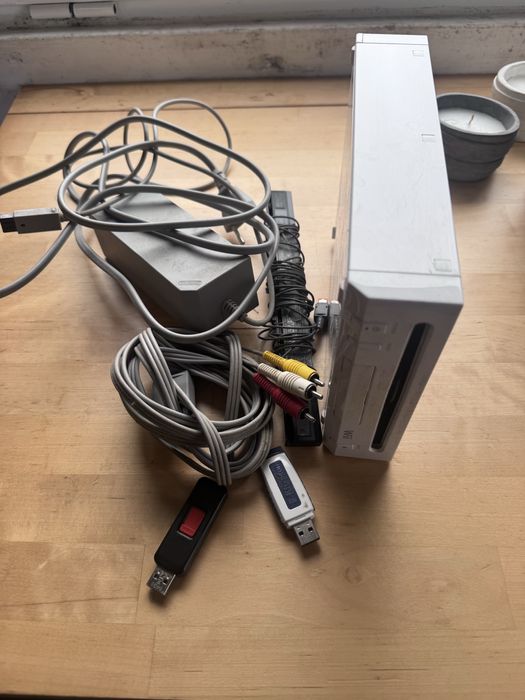 Wii desbloqueada com duas pens com jogos