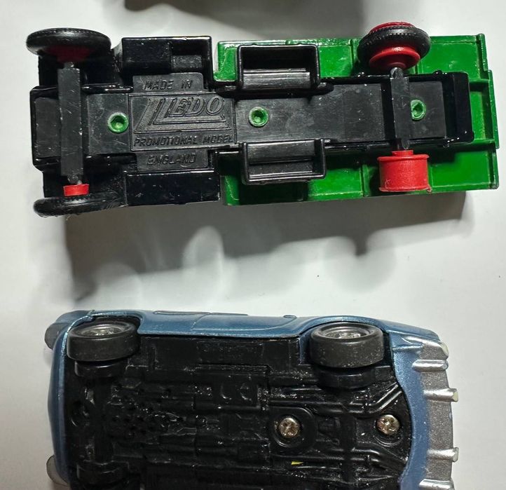 Колекційні машинки Optimus Prime, Disney, Mattel
