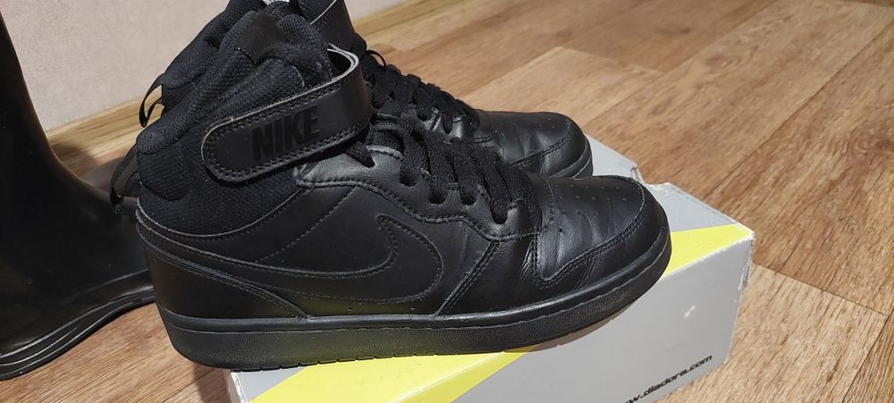 Оригінальні кросівки Nike Court Borough 37,5-38 розмір