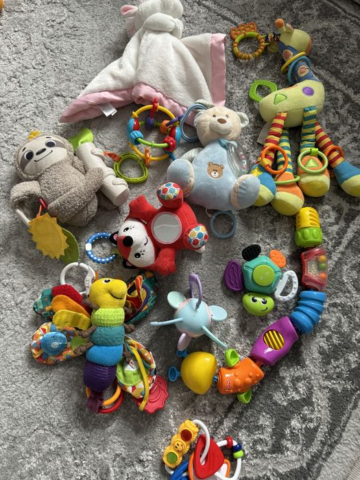 Брязкальця, підвіски, розвиваючі іграшки fisher price