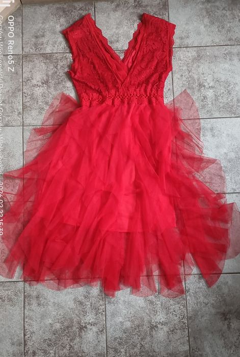 Czerwona sukienka z tiulu i koronki. Shein