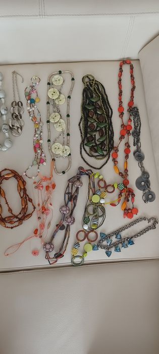 Colares pulseiras brincos bijuteria