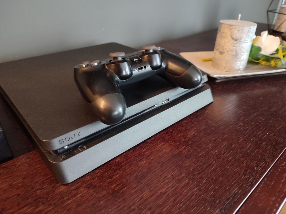 Zestaw Ps4 konsola PlayStation 4 Sony Slim 1 TB komplet Pad gra