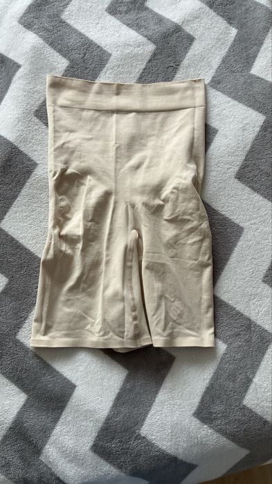 Bezowe majtki wyszczuplajace primark XS/34