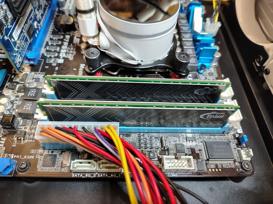 Оперативна пам'ять DDR3 2GB, кілька варіантів.