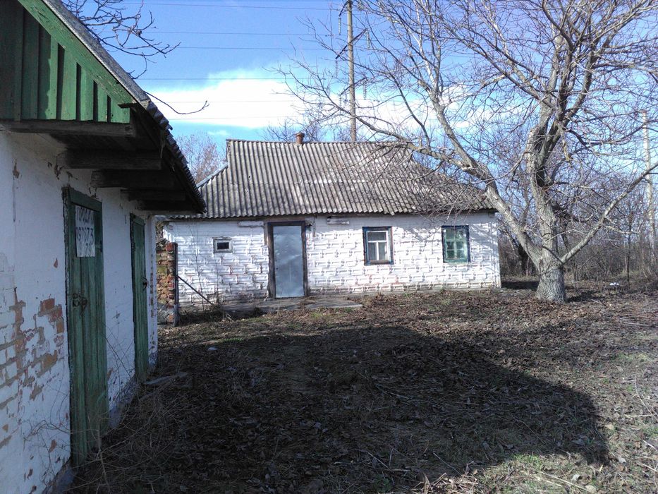 продаю старий будинок з приватизованою ділянкою біля озера