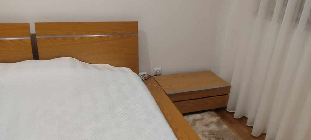 Cama de casal madeira 160x200 com mesas cabeceira