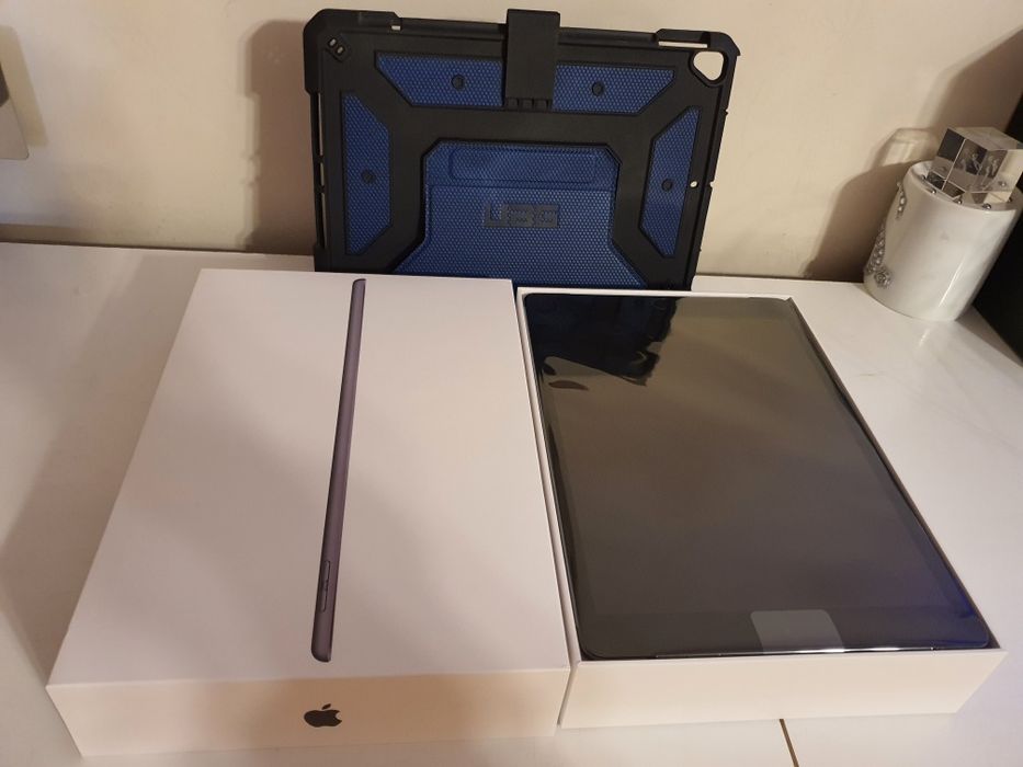 Tablet Apple iPad 10.2, z modem LTE, wi-fi,32 GB jak nowy