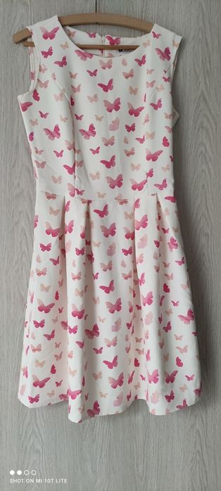 Sukienka w motylki