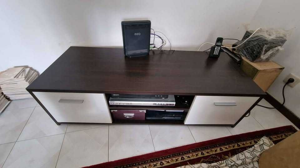 Mesa TV castanha e branca