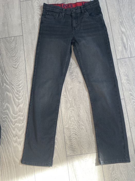 Продам джинси levis