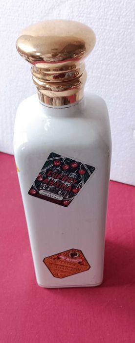 Garrafa de porcelana antiga