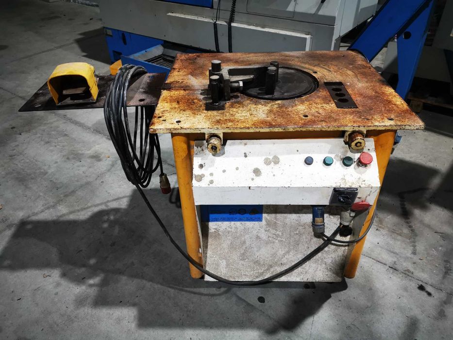 Máquina de cortar e virar ferro