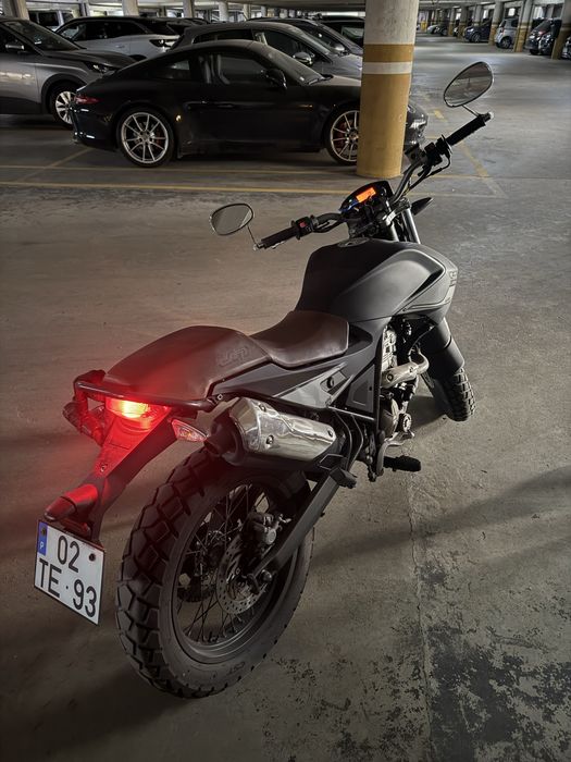UM Scrambler Classic 125cc (2017) – Apenas 2000 km Reais! Como Nova