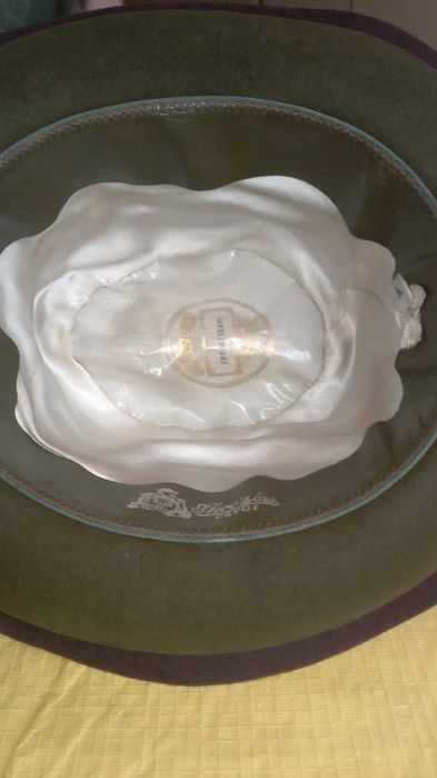 Sprzedam dwa kapelusze