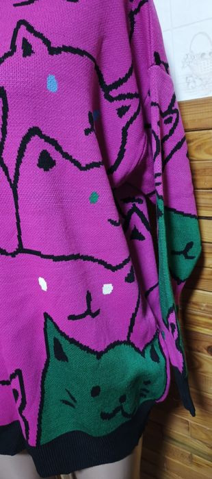 Свитер женский .