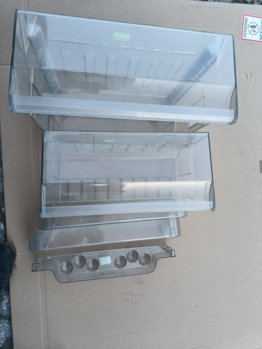 Szuflady i półki lodówki Whirlpool WBE 3412 A+W