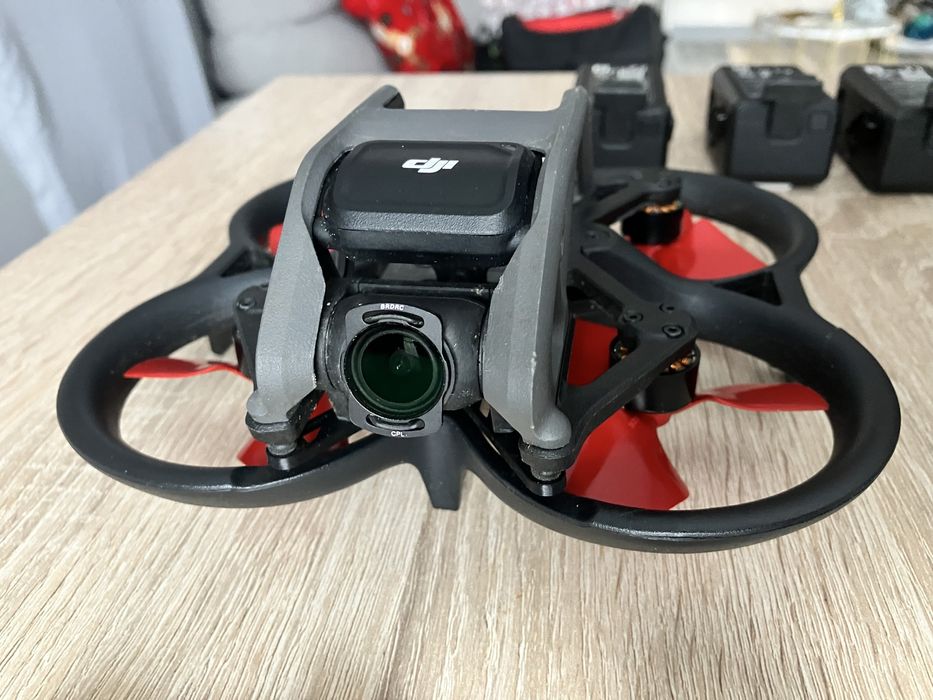 Dron DJI Avata + 3 baterie hub i Motion Controler2