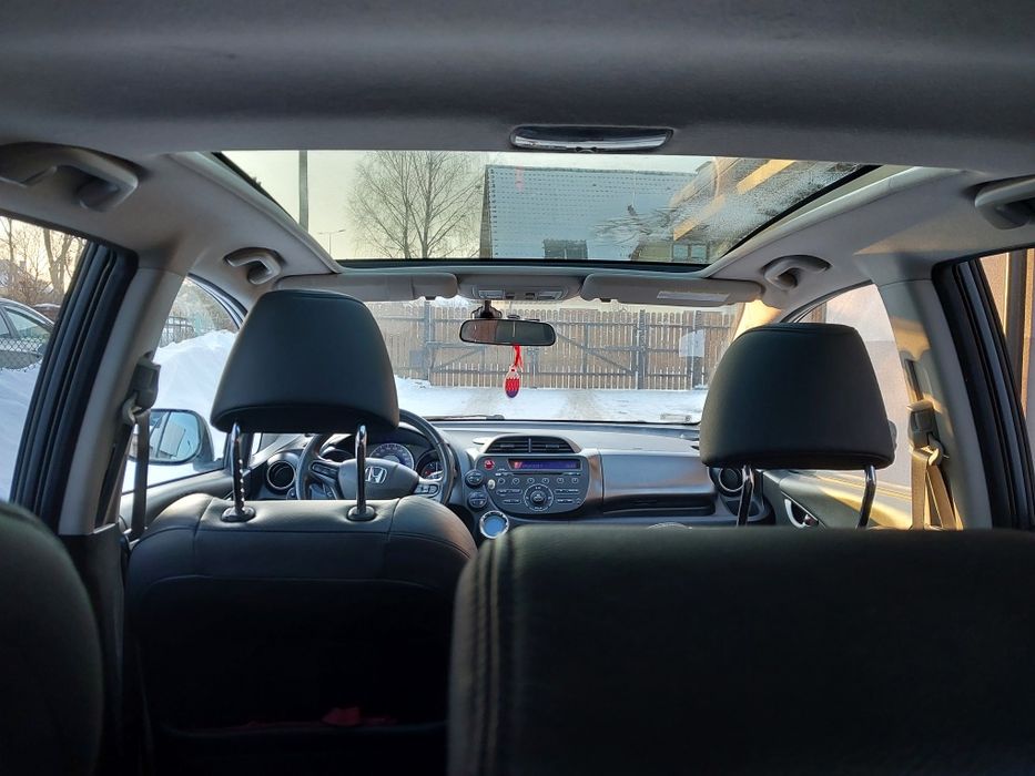 Honda jazz hybryda 2013r bardzo ekonomiczna