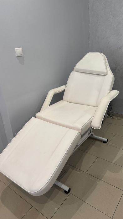 Fotel kosmetyczny z kuwetami