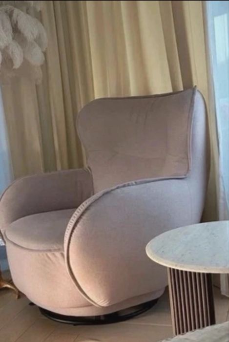 Unikatowy fotel obrotowy bujany szaro beżowy uszak