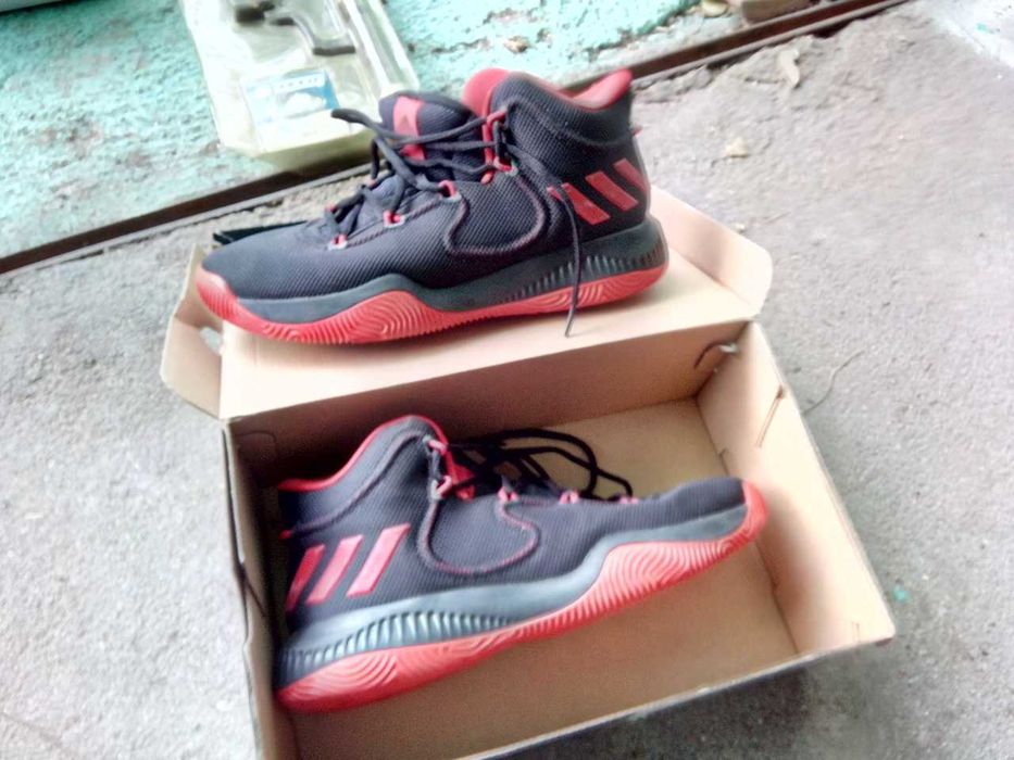 Sapatilhas de basquetebol de cano alto Adidas, como NOVAS!