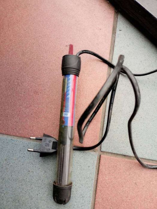 Sprzedam akcesoria do akwarium pompka, grzałka , karmidełko, filtr