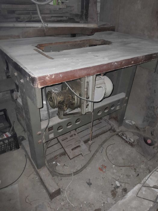 Рабочий стол под швейную машину