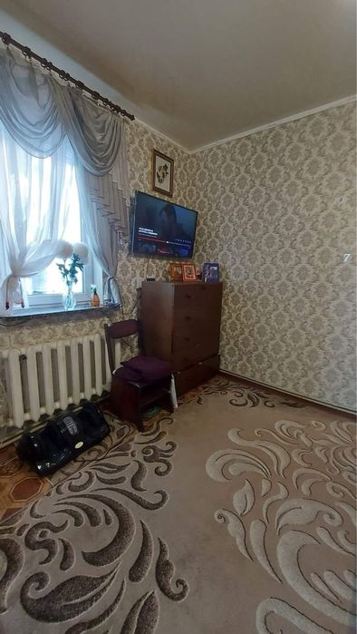 Продам 1/2 частину будинку з гаражем