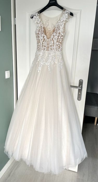 Suknia ślubna z welonem