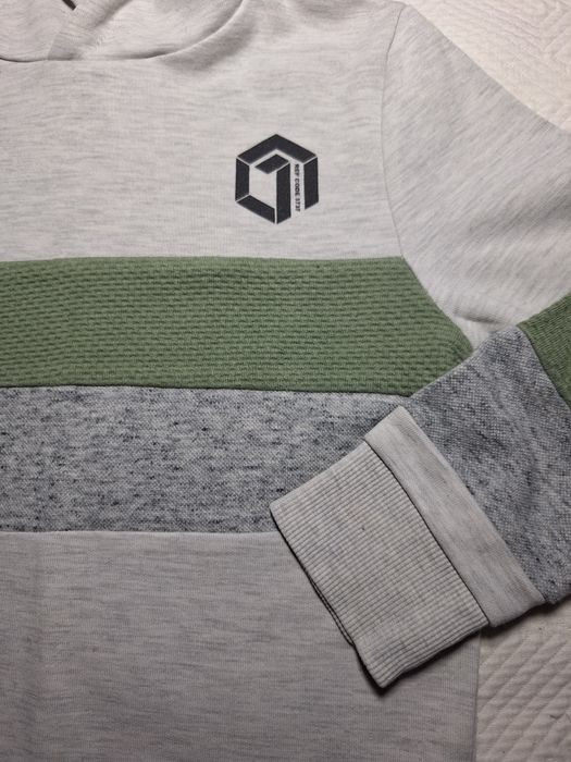 Кофта с капюшоном 4-5 років, 104-110 см.