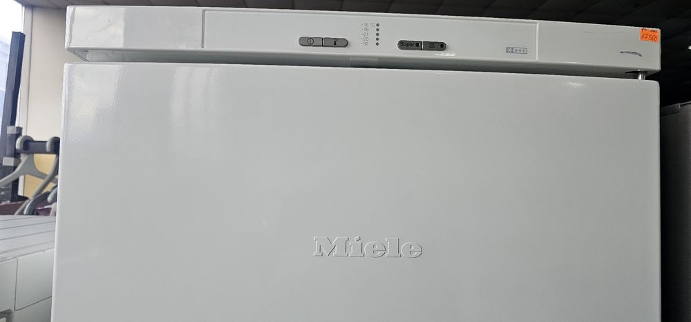 Морозильна камера Miele