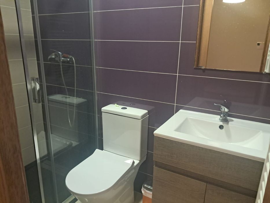 Quarto com WC privativa  em Apartamento Centro de Viseu