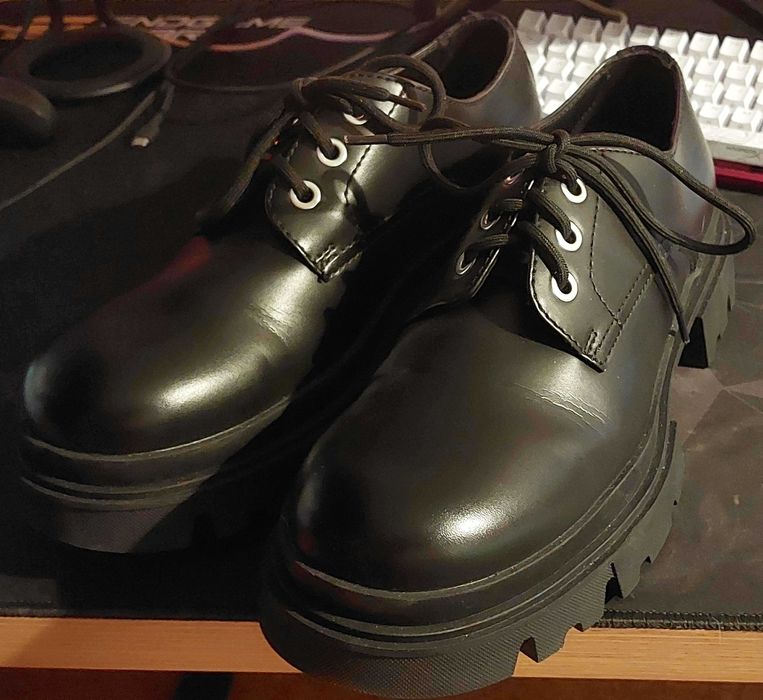 Par de Sapatos Zara Tamanho 44