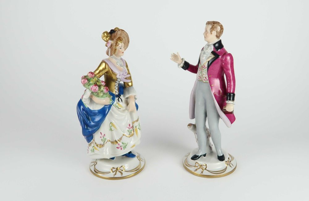 Par de Jovens Fidalgos - Figuras em Porcelana Artibus