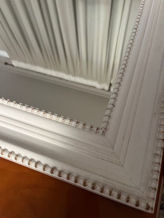 Espelho Branco de artesanato com moldura branca