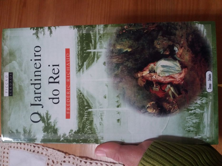 Vários livros com vários preços