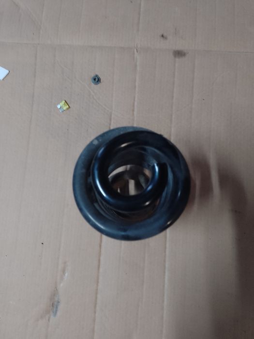 Audi A6 C6 sprężyna tył tylnia