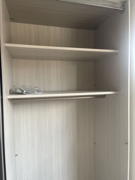 Szafa KLER ,przesuwna  białe  szkło z lustrem