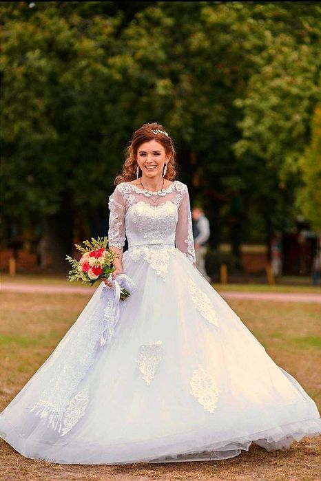 Весільна сукня шикарна біла